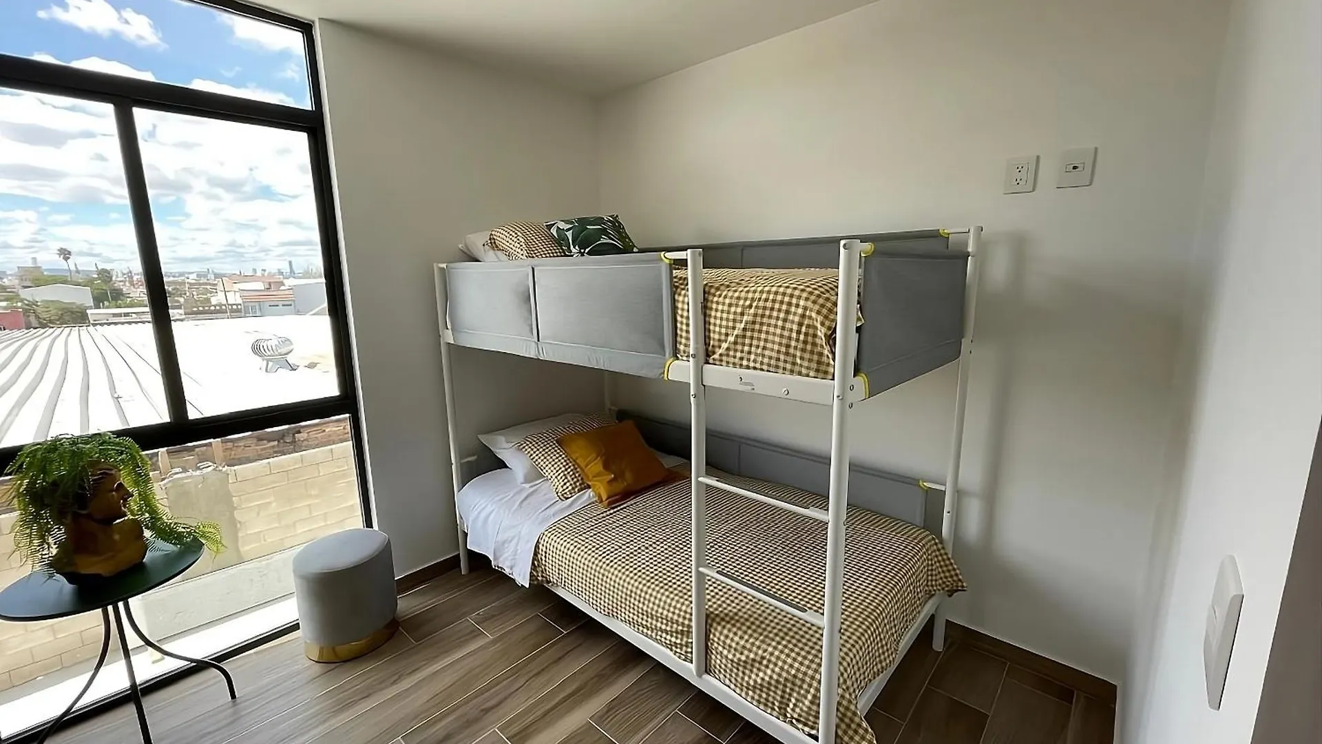 Apartamento Depa Familiar Centrico Gdl Con Estacionamiento Guadalajara México