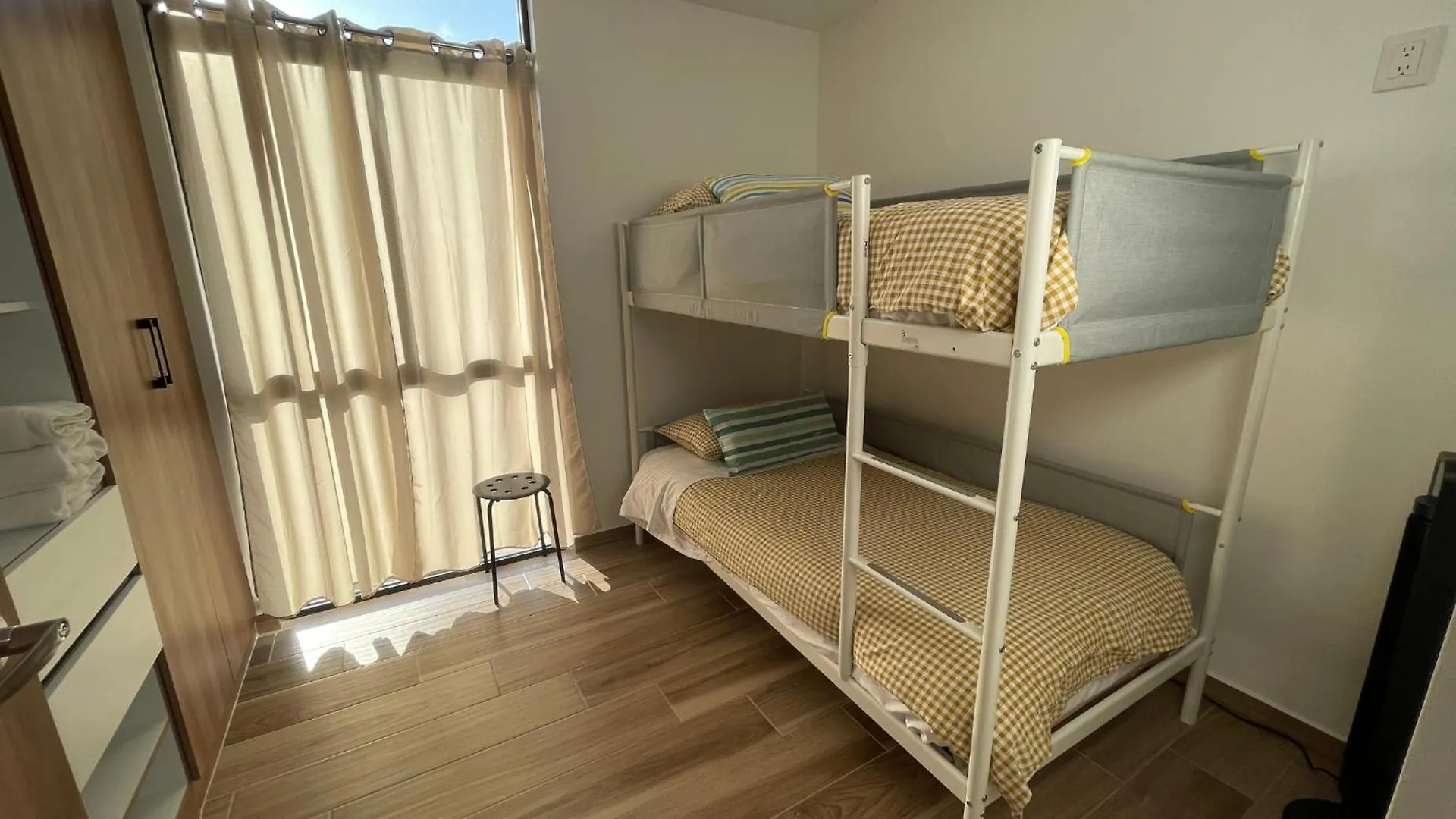 Apartamento Depa Familiar Centrico Gdl Con Estacionamiento Guadalajara 0*,  México